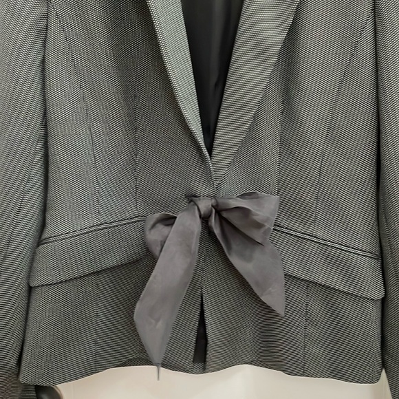 🌺ANNE KLEIN taupe tweed virgin wool blend blazer with tie front.  2 - Picture 2 of 7
